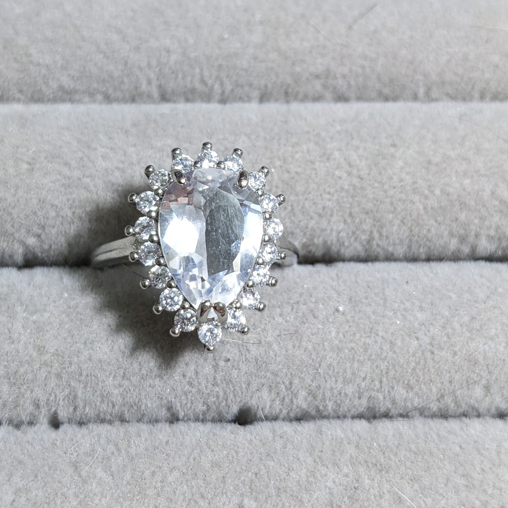 Elegant Silver Teardrop Ring